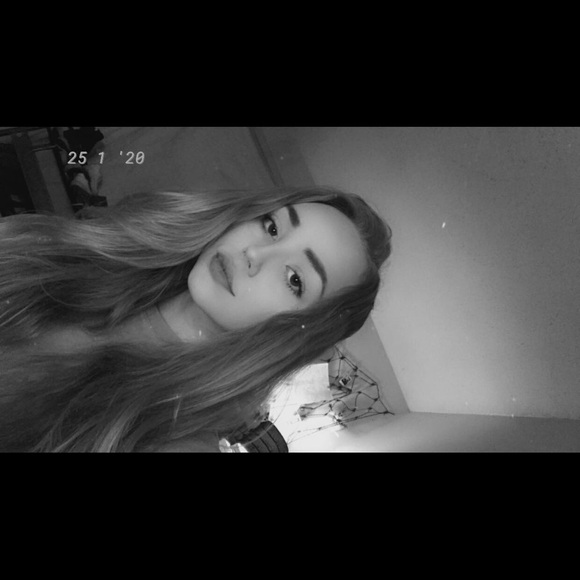 Meet your Posher, Madison - Picture 2 of 3